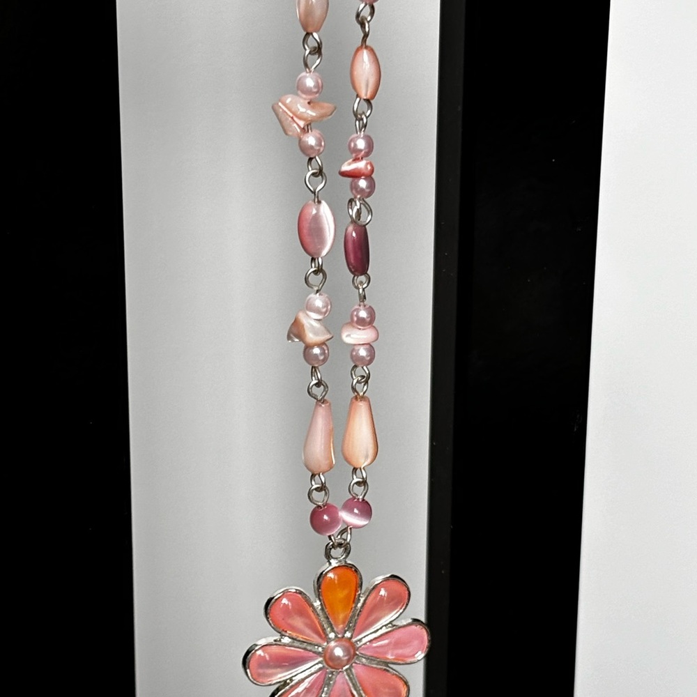 Worthington pink flower necklace/ faux pearls/ silver tone